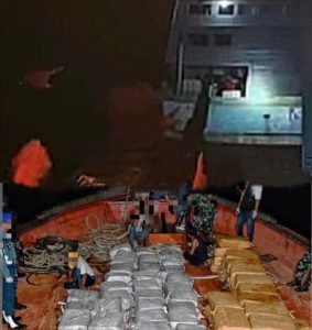 TNI AL Amankan ABK Beserta Narkoba Ribuan Kilogram Dalam Kapal Berbendera Thailand